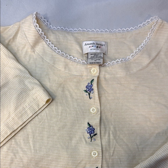 Amanda Stewart 2piece Pajama Set with Floral Accents, Size Medium, Preowned - Picture 7 of 13